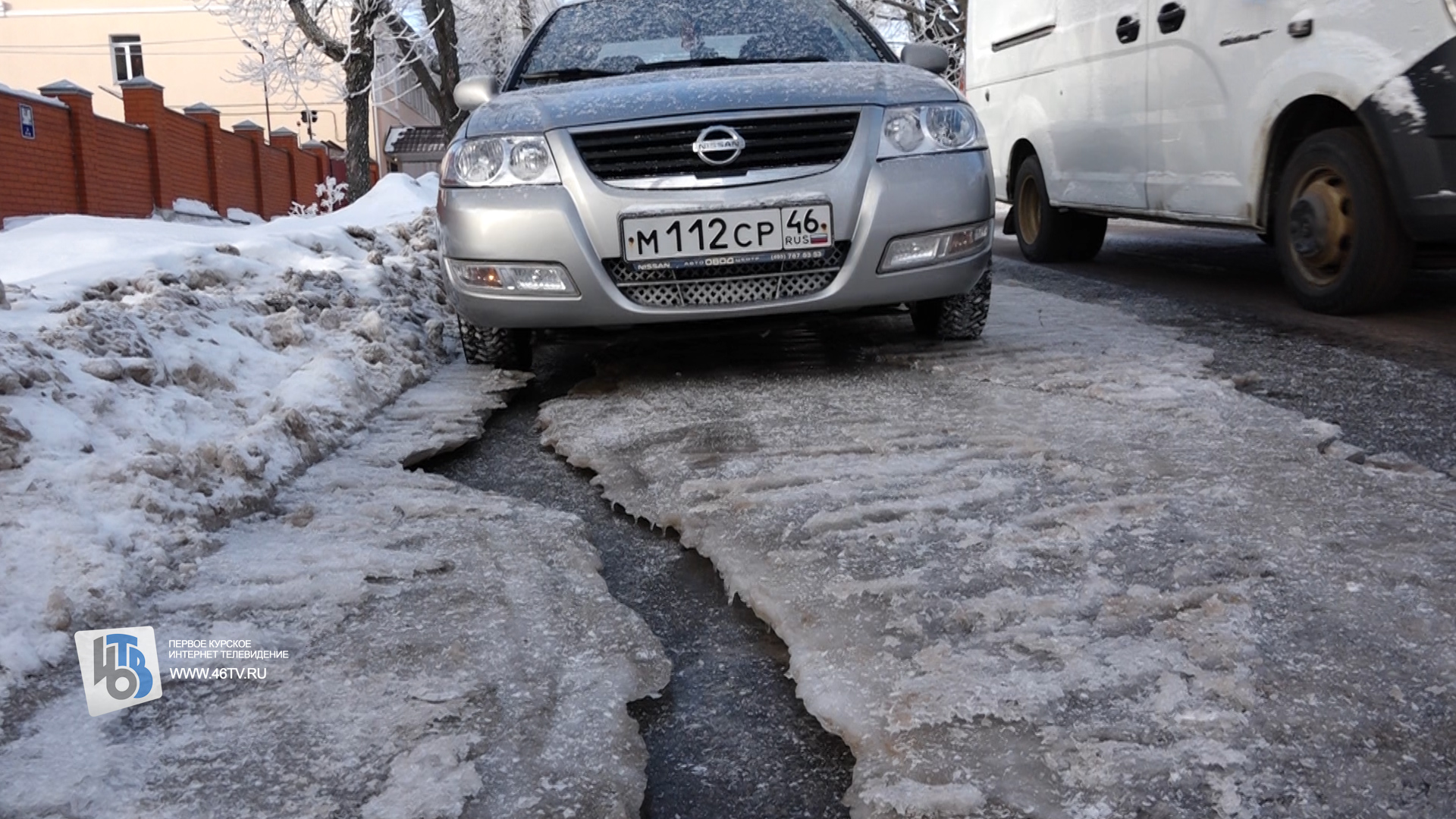 В Курске на Уфимцева ликвидируют последствия порыва водопровода » 46ТВ  Курское Интернет Телевидение